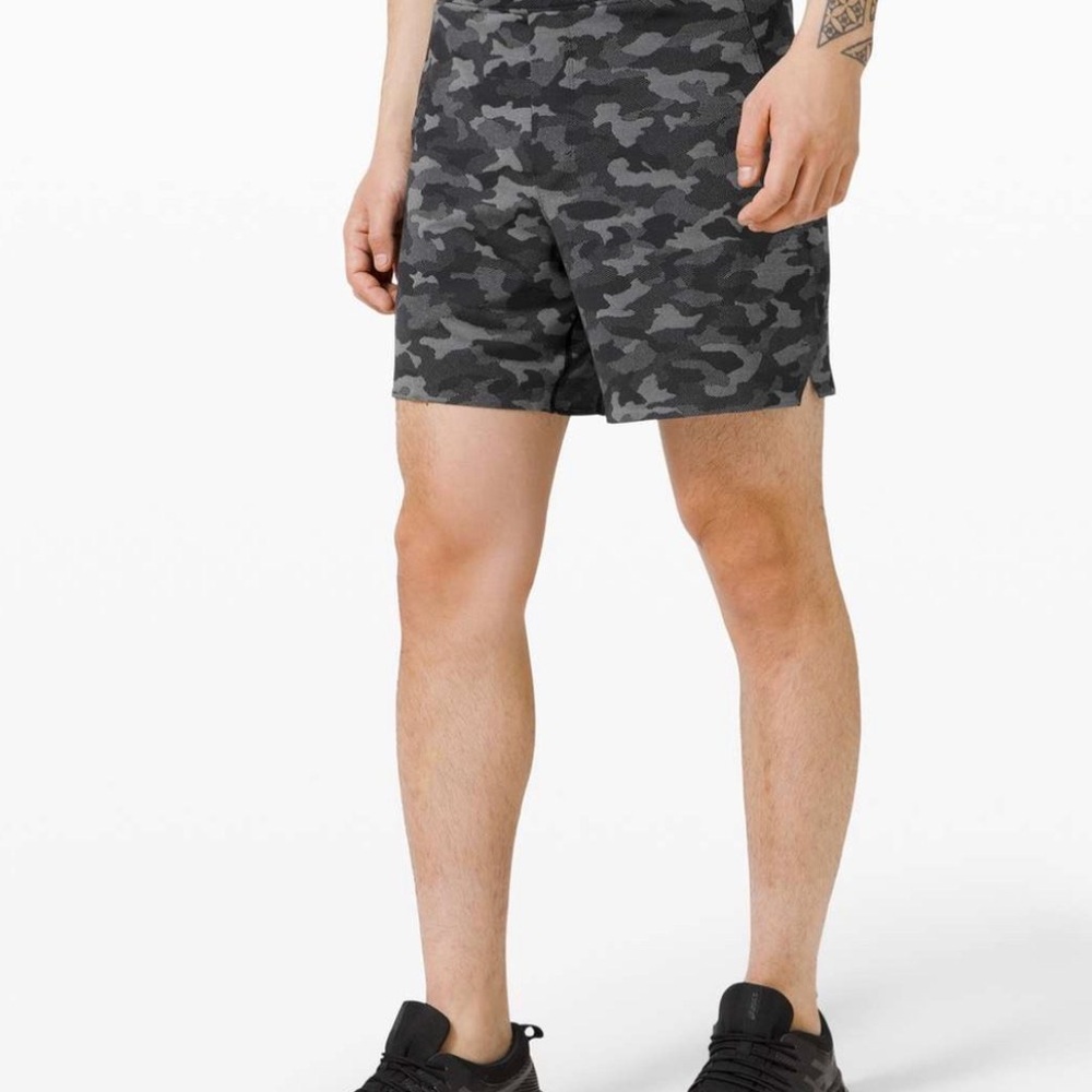 lululemon camo short size small men’s athletic workout casual black grey